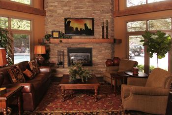 Pinnacle highland apartments resident clubhouse